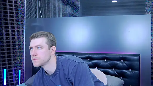 Snapshot of EthanPinkman chatting on September 9, 4:12 am EthanPinkman online show from September 9, 4:12 am