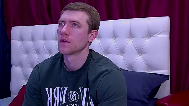 Snapshot of EthanPinkman chatting on September 24, 4:12 am EthanPinkman online show from September 24, 4:12 am