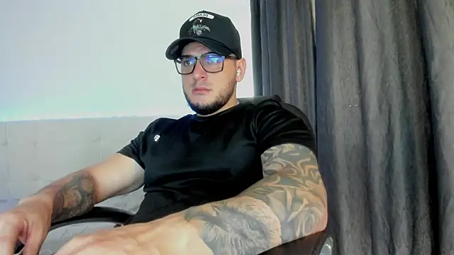 Teilor Creed online show from February 17, 7:24 pm