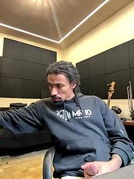 hotcamboy420 online show from November 28, 1:24 pm