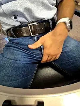 alessandroman2114 online show from October 2, 4:44 pm