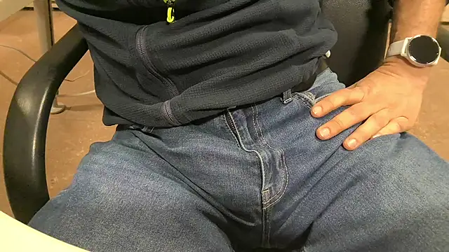 alessandroman2114 online show from March 21, 6:12 pm