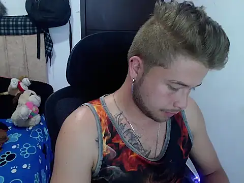 Snapshot of JOHANLEON1 chatting on October 2, 9:52 pm JOHANLEON1 online show from October 2, 9:52 pm