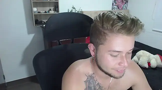 Snapshot of JOHANLEON1 chatting on March 18, 12:30 am JOHANLEON1 online show from March 18, 12:30 am