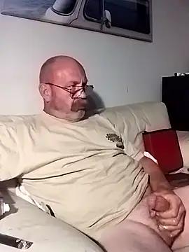 Snapshot of iambradz chatting on February 18, 5:33 pm iambradz online show from February 18, 5:33 pm