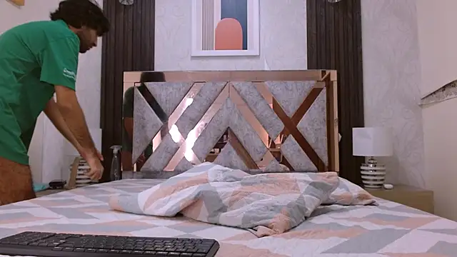 MilanZaire online show from December 24, 11:00 pm