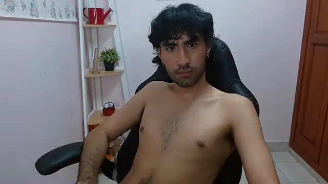 MilanZaire online show from December 18, 6:43 am