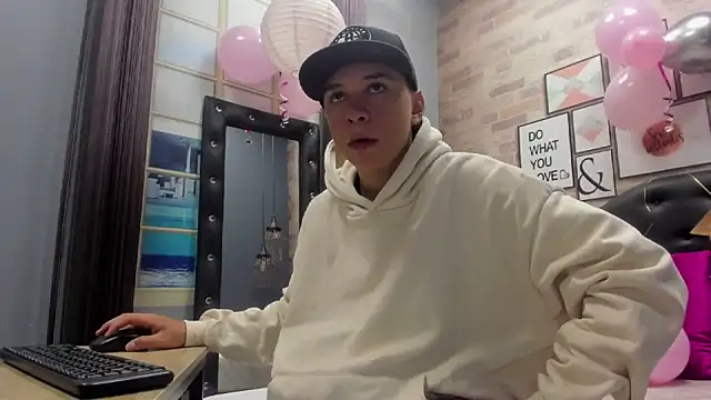 Rhaegal hot online show from February 8, 1:33 pm