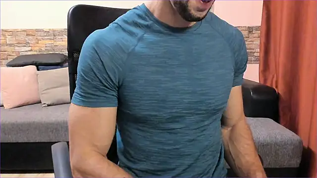 HotHunkTrainer online show from September 20, 7:19 am