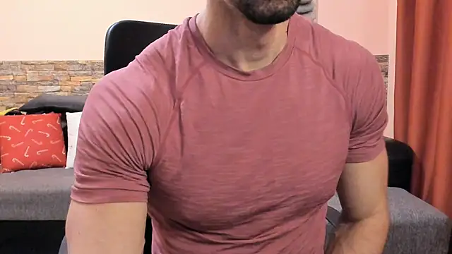 HotHunkTrainer online show from May 31, 8:37 am