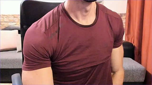 HotHunkTrainer online show from September 19, 7:09 am