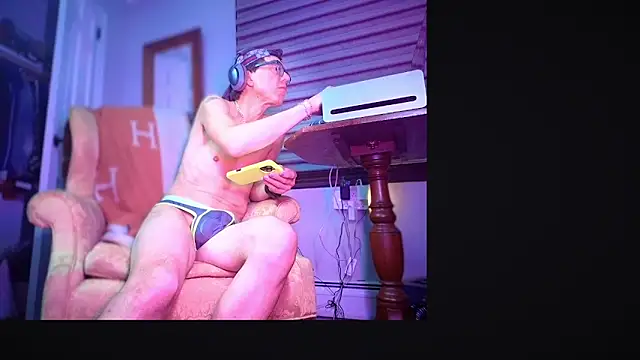 YouLikeBigDick9 online show from December 30, 9:27 am