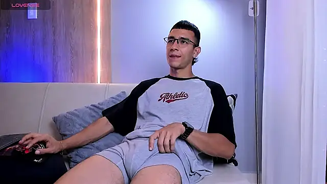 SymonPrince online show from November 30, 1:07 am