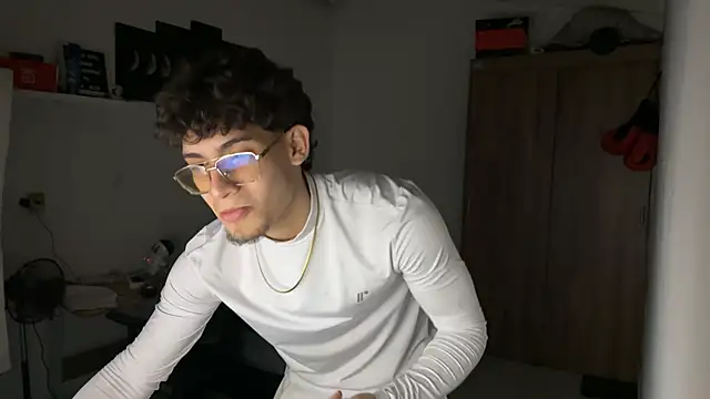 Kisan Smith online show from November 21, 1:37 am