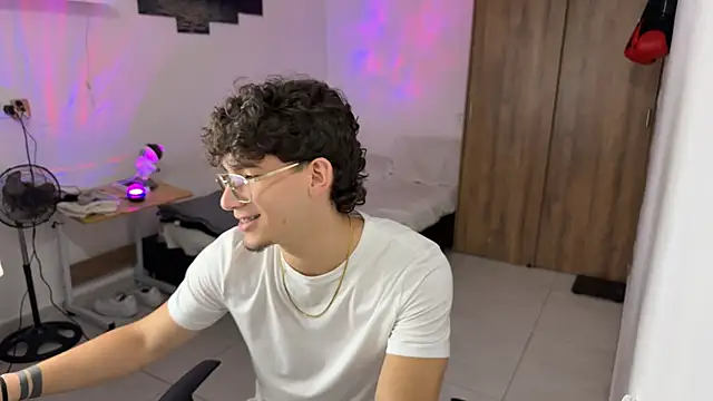 Kisan Smith online show from November 14, 2:26 am