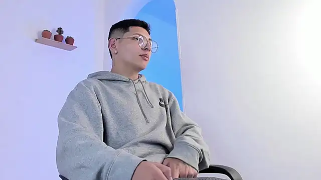 a lejandro 0 8 online show from February 26, 2:59 am