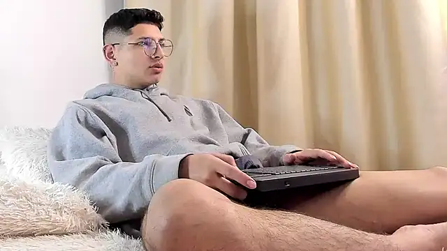 a lejandro 0 8 online show from February 9, 3:11 am