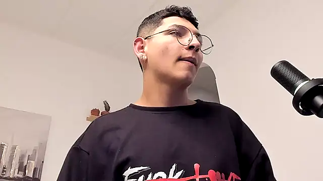 a lejandro 0 8 online show from March 7, 10:10 pm