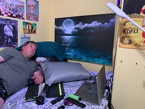 Mic Oxinner online show from April 8, 2:04 pm