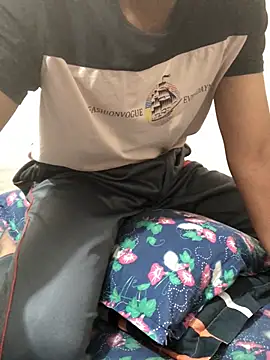 Snapshot of Zeuhorny chatting on March 22, 8:04 pm Zeuhorny online show from March 22, 8:04 pm