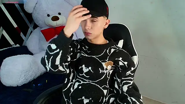 Niico Cruz online show from February 20, 3:45 am