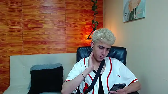 Bastiaan 28 online show from December 11, 1:28 am