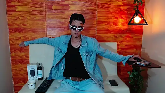 Bastiaan 28 online show from March 9, 2:29 am