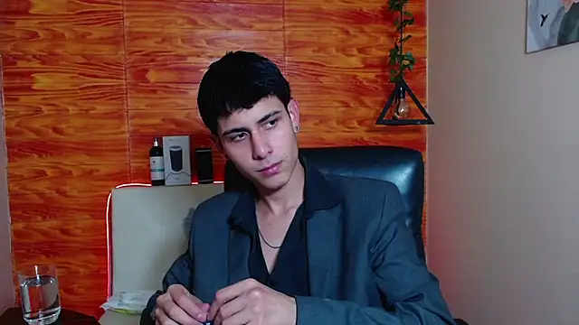 Bastiaan 28 online show from January 18, 3:46 am