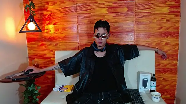 Bastiaan 28 online show from March 8, 2:32 am