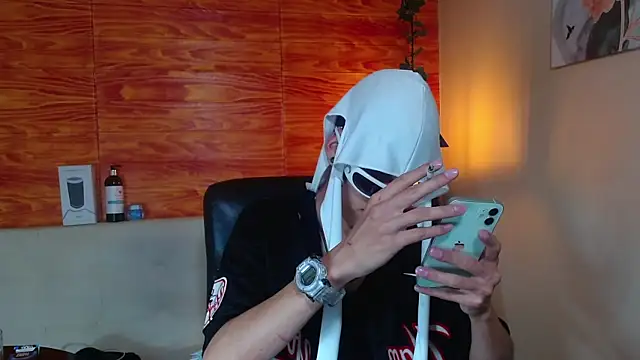 Bastiaan 28 online show from February 12, 3:18 am