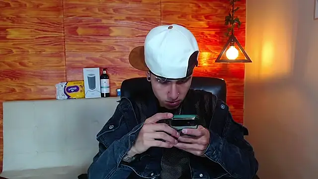 Bastiaan 28 online show from February 14, 1:56 am