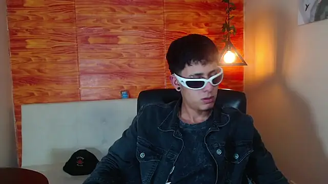 Bastiaan 28 online show from March 3, 3:50 am