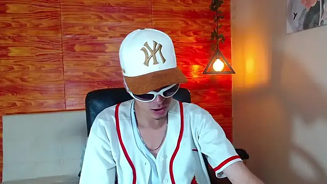 Bastiaan 28 online show from February 20, 2:40 am