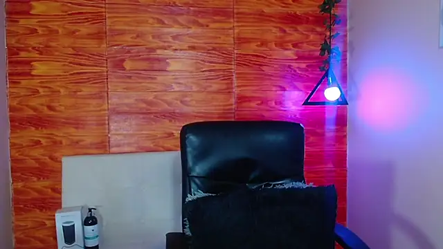 Bastiaan 28 online show from March 21, 3:44 am