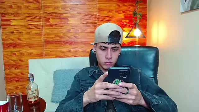 Bastiaan 28 online show from December 4, 3:15 am