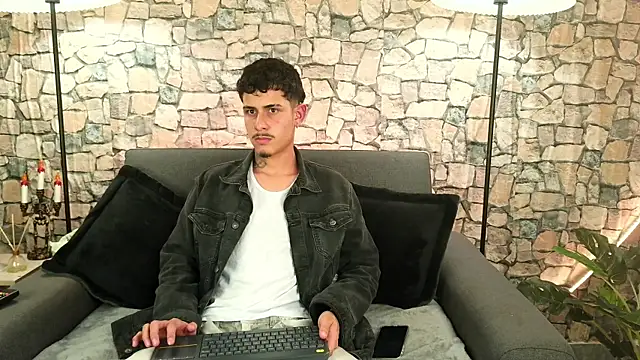 Bastiaan 28 online show from October 24, 5:20 am