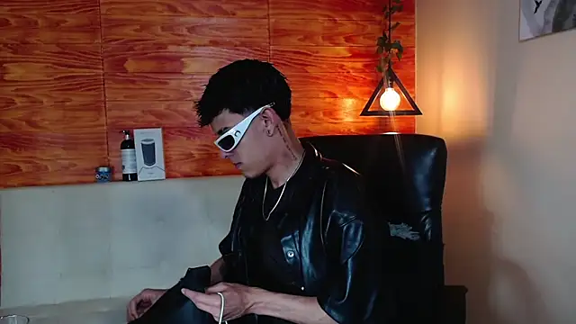 Bastiaan 28 online show from February 8, 3:19 am