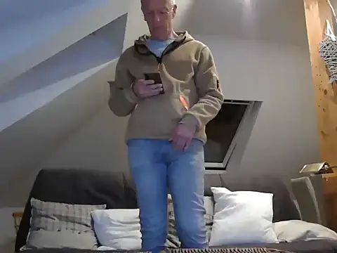 maxmueller321 online show from March 3, 6:15 pm