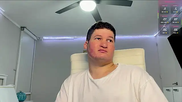 Snapshot of Lorenzo_hernandez chatting on September 23, 10:42 pm Lorenzo hernandez online show from September 23, 10:42 pm