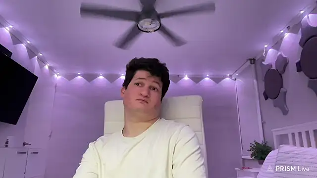 Snapshot of Lorenzo_hernandez chatting on March 1, 10:10 pm Lorenzo hernandez online show from March 1, 10:10 pm