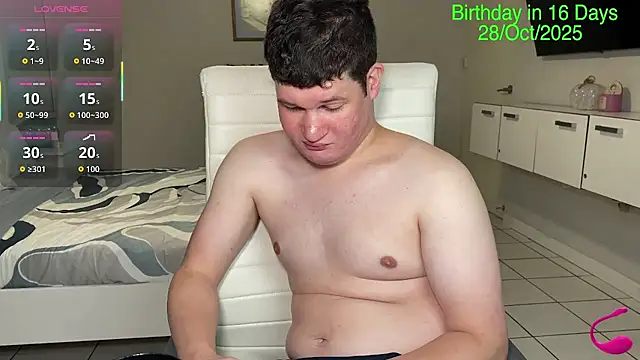 Snapshot of Lorenzo_hernandez chatting on October 13, 7:09 pm Lorenzo hernandez online show from October 13, 7:09 pm