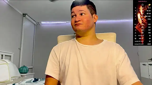 Snapshot of Lorenzo_hernandez chatting on September 24, 11:58 pm Lorenzo hernandez online show from September 24, 11:58 pm