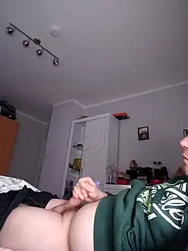 larsgessner30 online show from December 15, 2:19 am