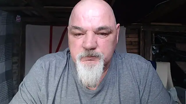 Newfiesausage1972 online show from February 27, 8:19 pm