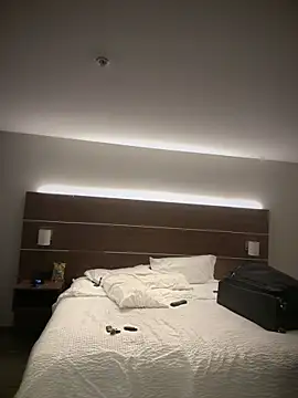 1BeautyN1Beast online show from December 18, 2:02 pm