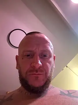 Snapshot of RomWoolf chatting on December 13, 11:50 pm RomWoolf online show from December 13, 11:50 pm