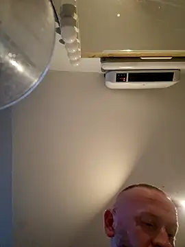 Snapshot of RomWoolf chatting on February 18, 7:32 am RomWoolf online show from February 18, 7:32 am