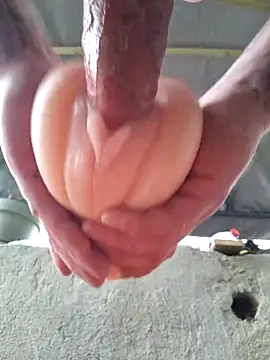 Snapshot of RomWoolf chatting on March 10, 4:35 pm RomWoolf online show from March 10, 4:35 pm