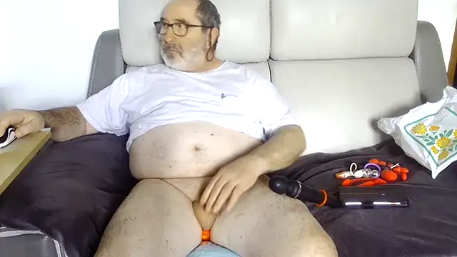 gillou1234 online show from February 6, 3:31 pm