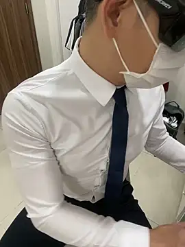 harrylouis1357 online show from March 12, 1:30 pm